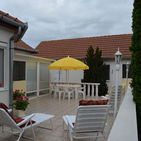 Henrietta - Violetta Apartman Hajdúszoboszló Buitenkant foto