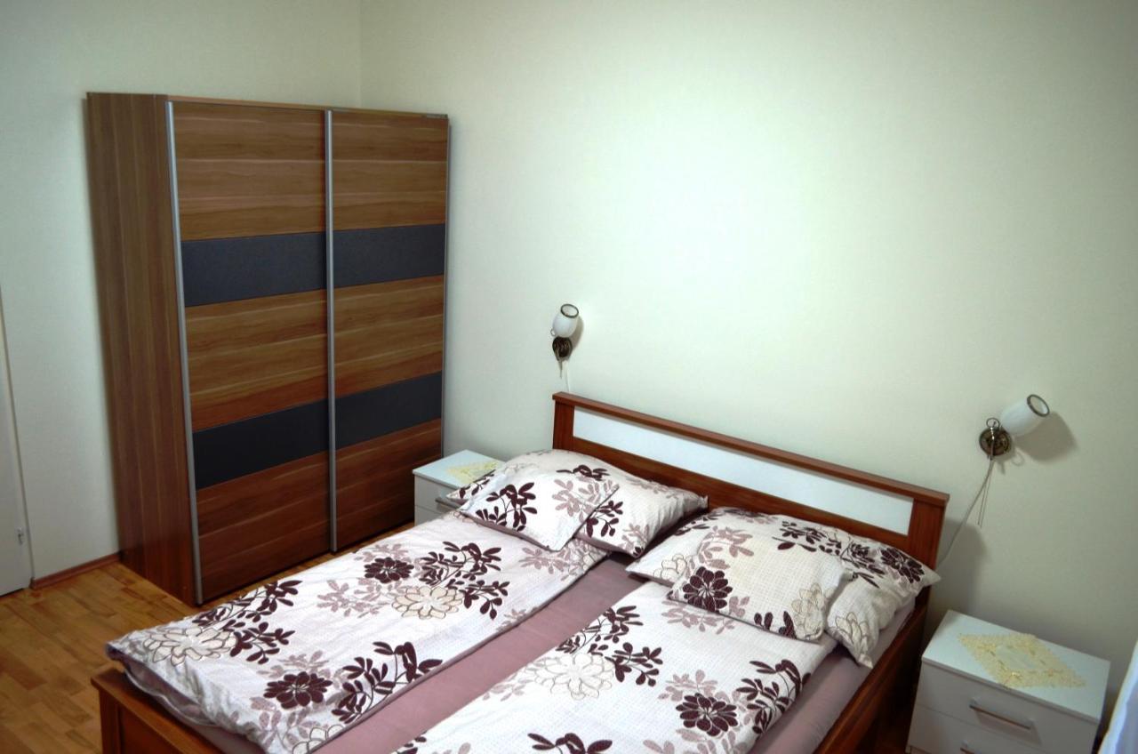 Henrietta - Violetta Apartman Hajdúszoboszló Buitenkant foto
