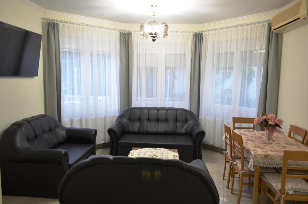 Henrietta - Violetta Apartman Hajdúszoboszló Buitenkant foto