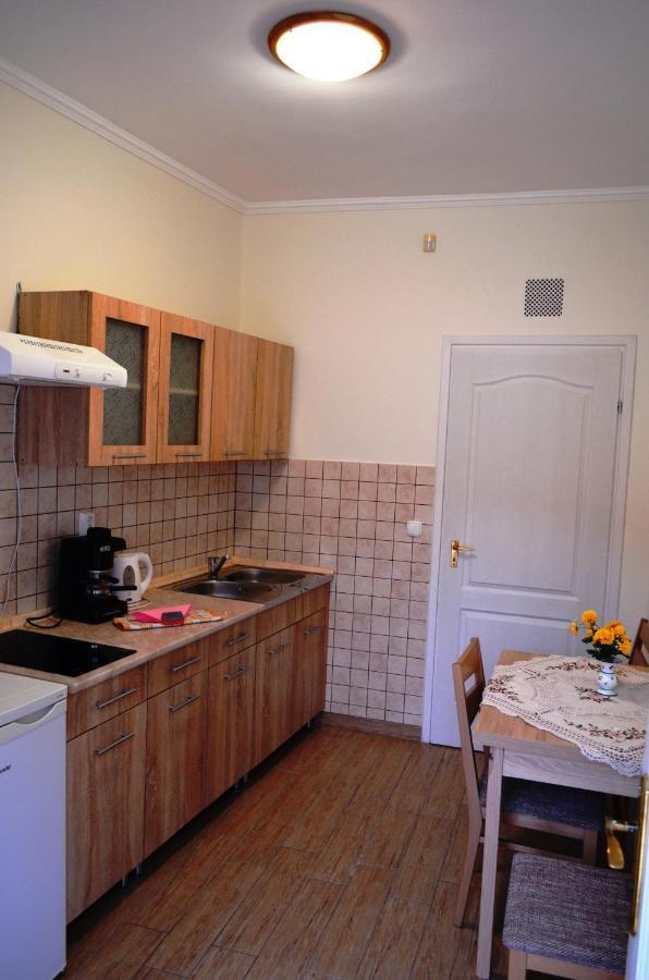 Henrietta - Violetta Apartman Hajdúszoboszló Buitenkant foto