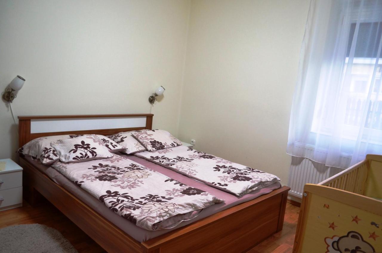 Henrietta - Violetta Apartman Hajdúszoboszló Buitenkant foto