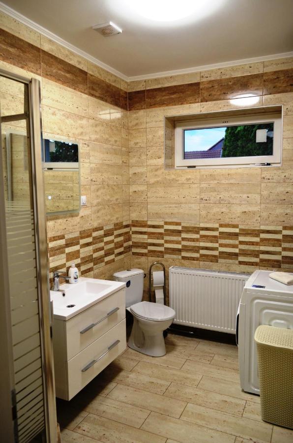 Henrietta - Violetta Apartman Hajdúszoboszló Buitenkant foto