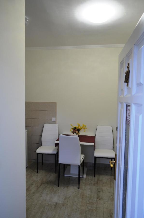 Henrietta - Violetta Apartman Hajdúszoboszló Buitenkant foto
