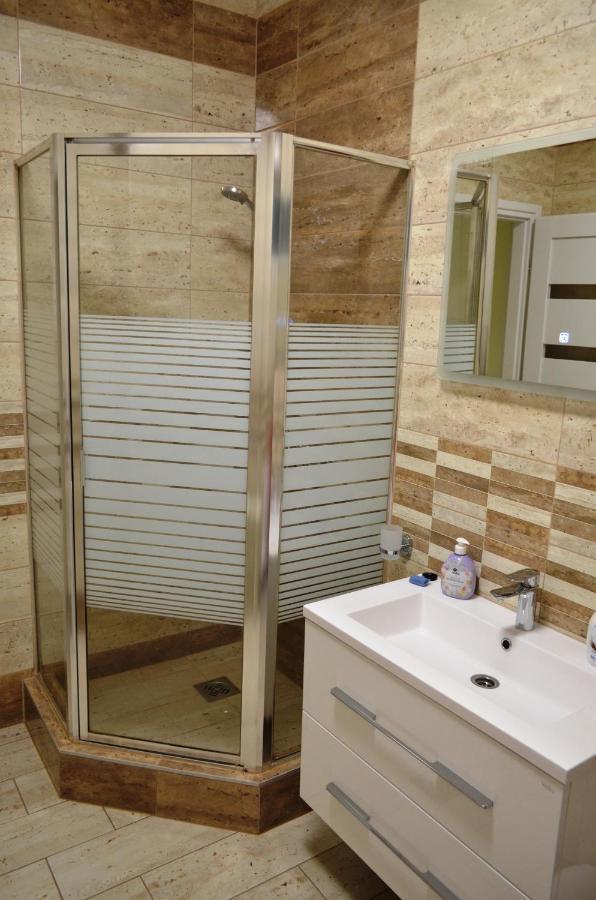 Henrietta - Violetta Apartman Hajdúszoboszló Buitenkant foto