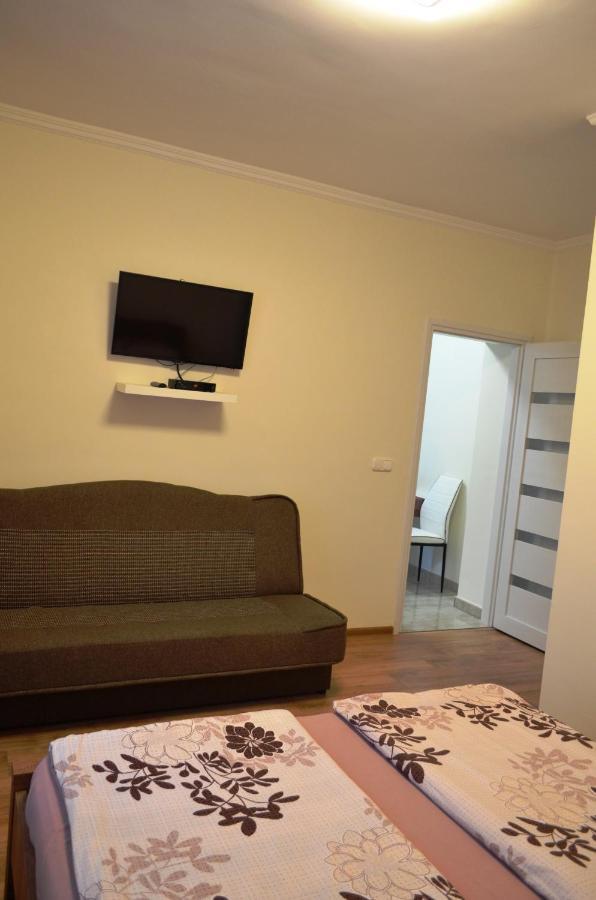 Henrietta - Violetta Apartman Hajdúszoboszló Buitenkant foto