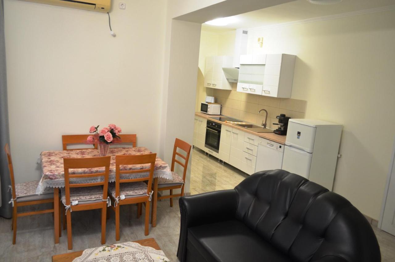 Henrietta - Violetta Apartman Hajdúszoboszló Buitenkant foto