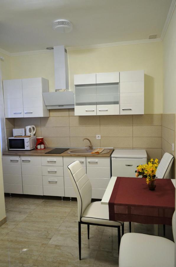 Henrietta - Violetta Apartman Hajdúszoboszló Buitenkant foto