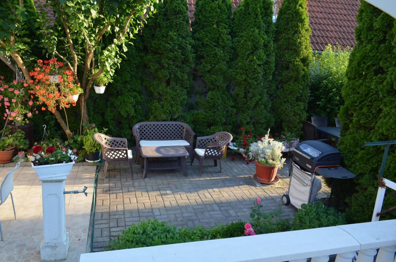 Henrietta - Violetta Apartman Hajdúszoboszló Buitenkant foto