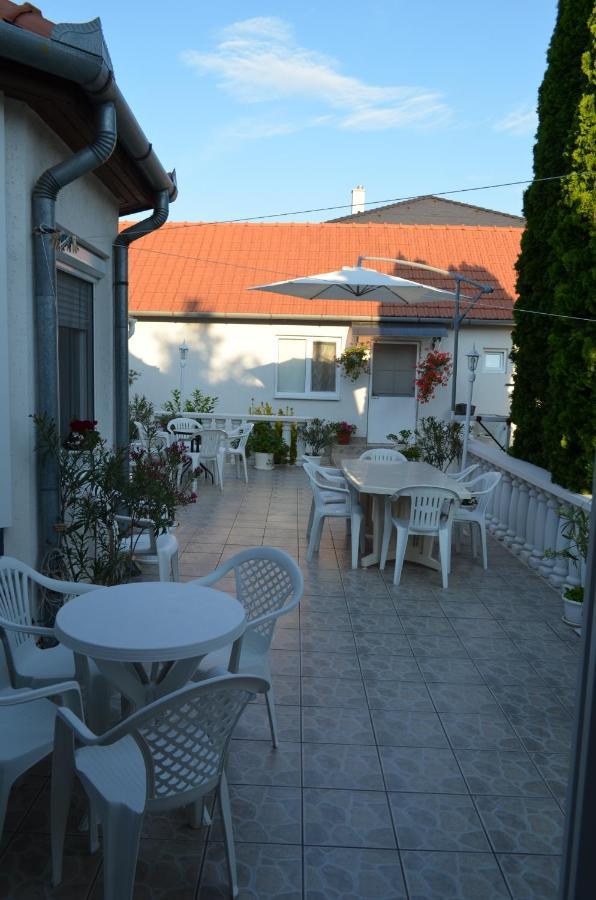 Henrietta - Violetta Apartman Hajdúszoboszló Buitenkant foto