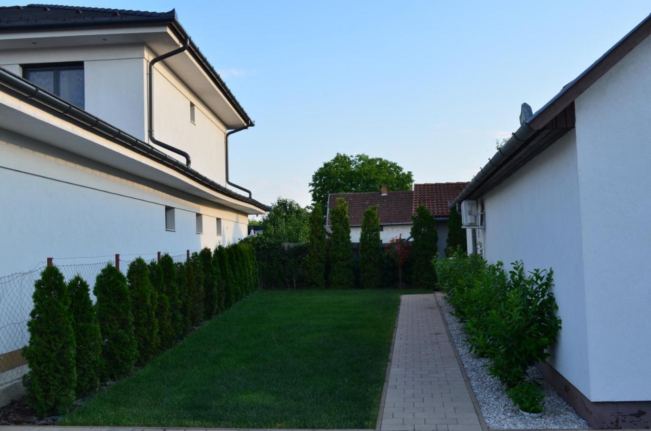 Henrietta - Violetta Apartman Hajdúszoboszló Buitenkant foto